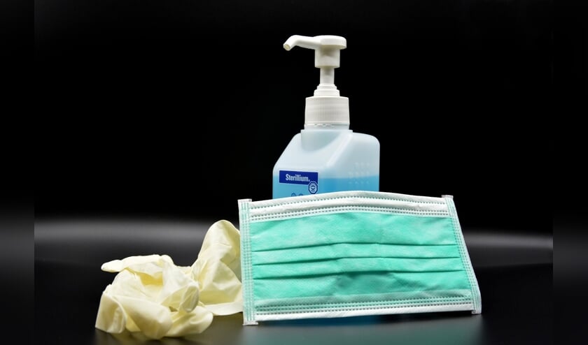 Om corona te bestrijden blijft een goede hygiëne belangrijk en een mondkapje wanneer je met het openbaar vervoer reist.