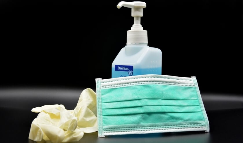 Om corona te bestrijden blijft een goede hygiëne belangrijk en een mondkapje wanneer je met het openbaar vervoer reist.