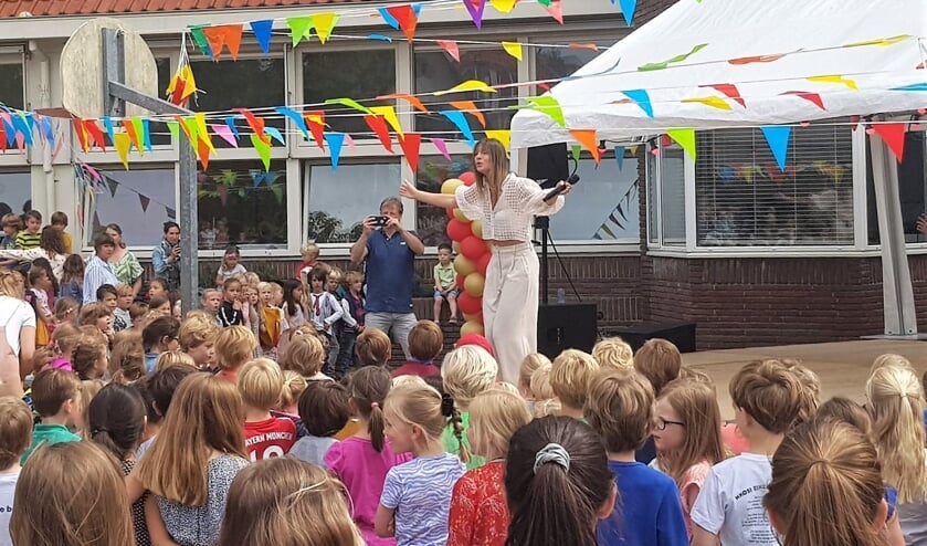 Alle kinderen zongen de liedjes van Maan mee.