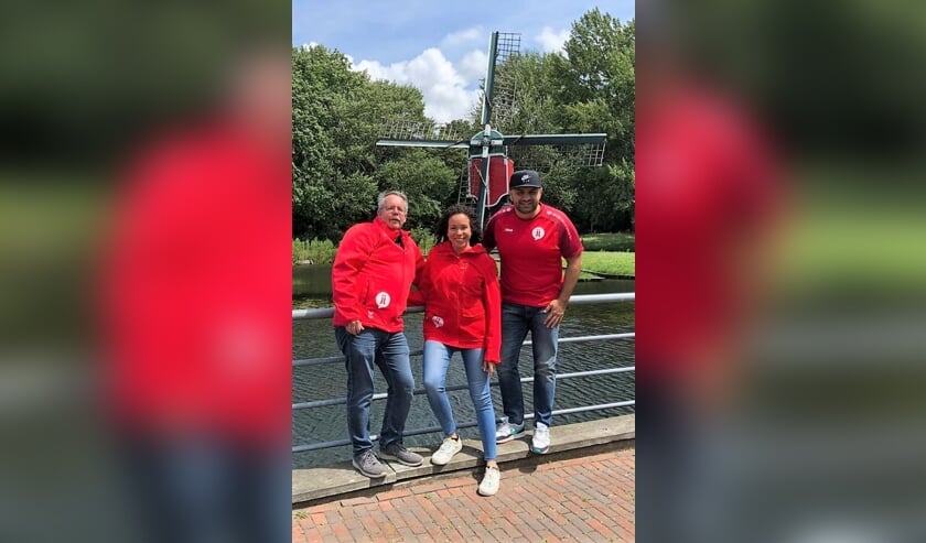 Diderik (06-39861190), Chantal (06-11018949) en Kawa (06-48969403) geven het vernieuwde jeugd- en jongerenwerk van STJJMH in Oegstgeest een gezicht.