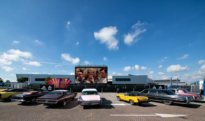 De Amerikaanse oude auto’s in de stijl van de film Grease kregen op de eerste avond een ere-plek op de eerste rij.