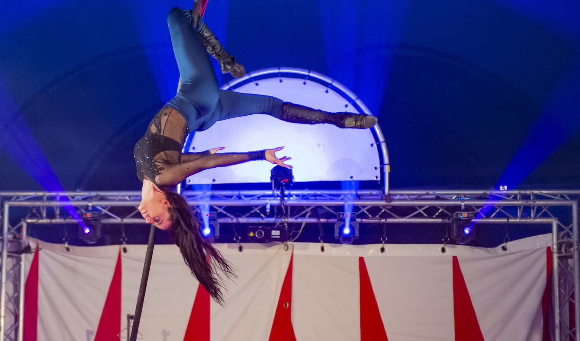 Acrobate Anna Jednorowicz van Magic Circus.