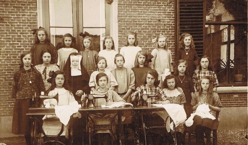 RK Naaischool in De Burcht 1924-1925.  