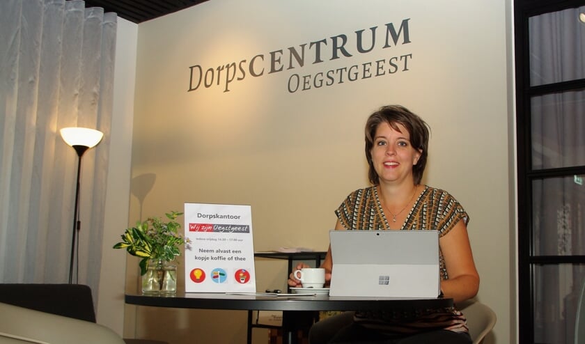 Sietske Steenbergen hoopt in het Dorpskantoor veel mensen te ontmoeten. |   