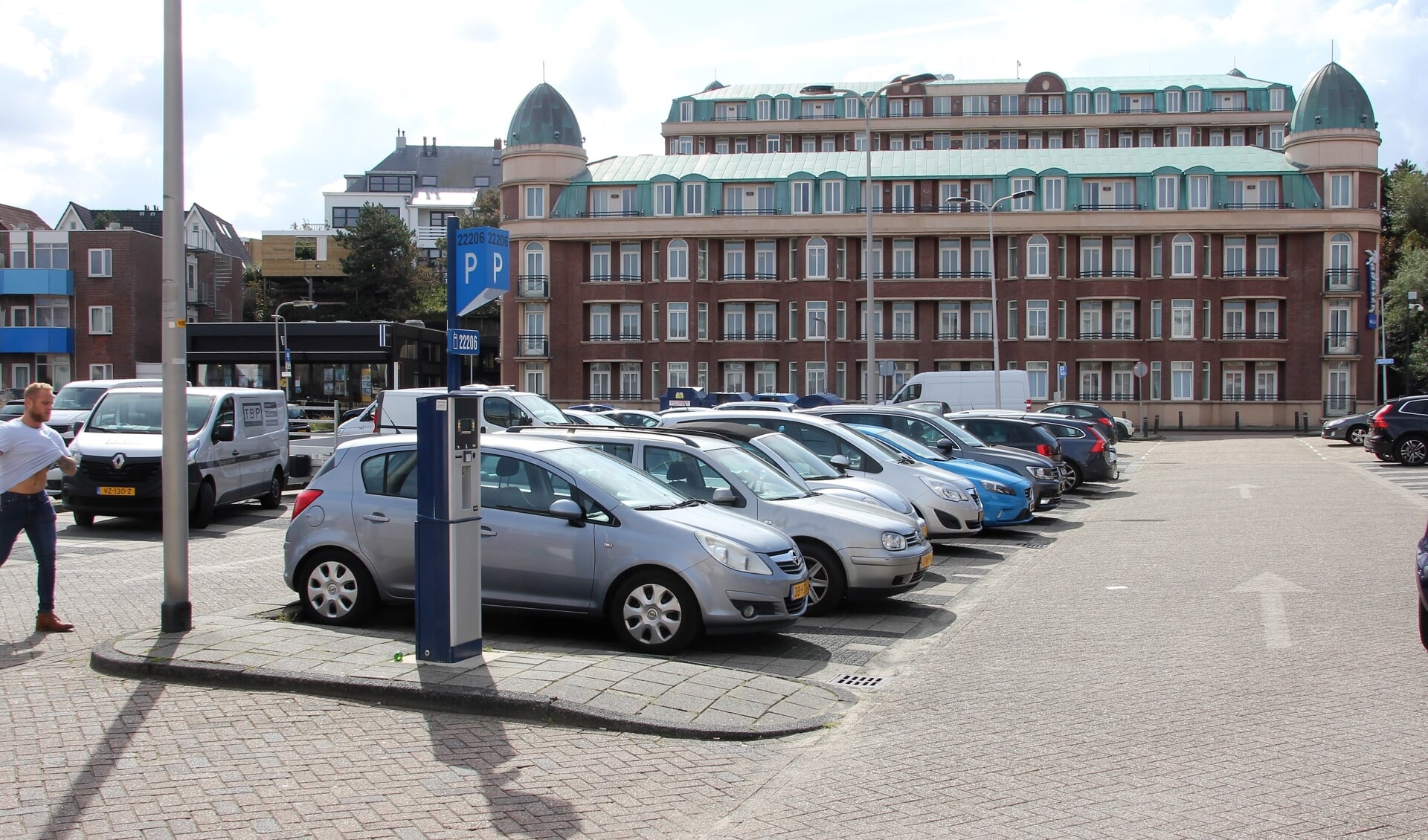 De compensatie van parkeerplekken op het parkeerterrein van Marten Kruytstraat  blijkt in de nieuwe plannen onvoldoende. | Foto: WS