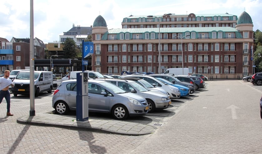 De compensatie van parkeerplekken op het parkeerterrein van Marten Kruytstraat blijkt in de nieuwe plannen onvoldoende. | Foto: WS