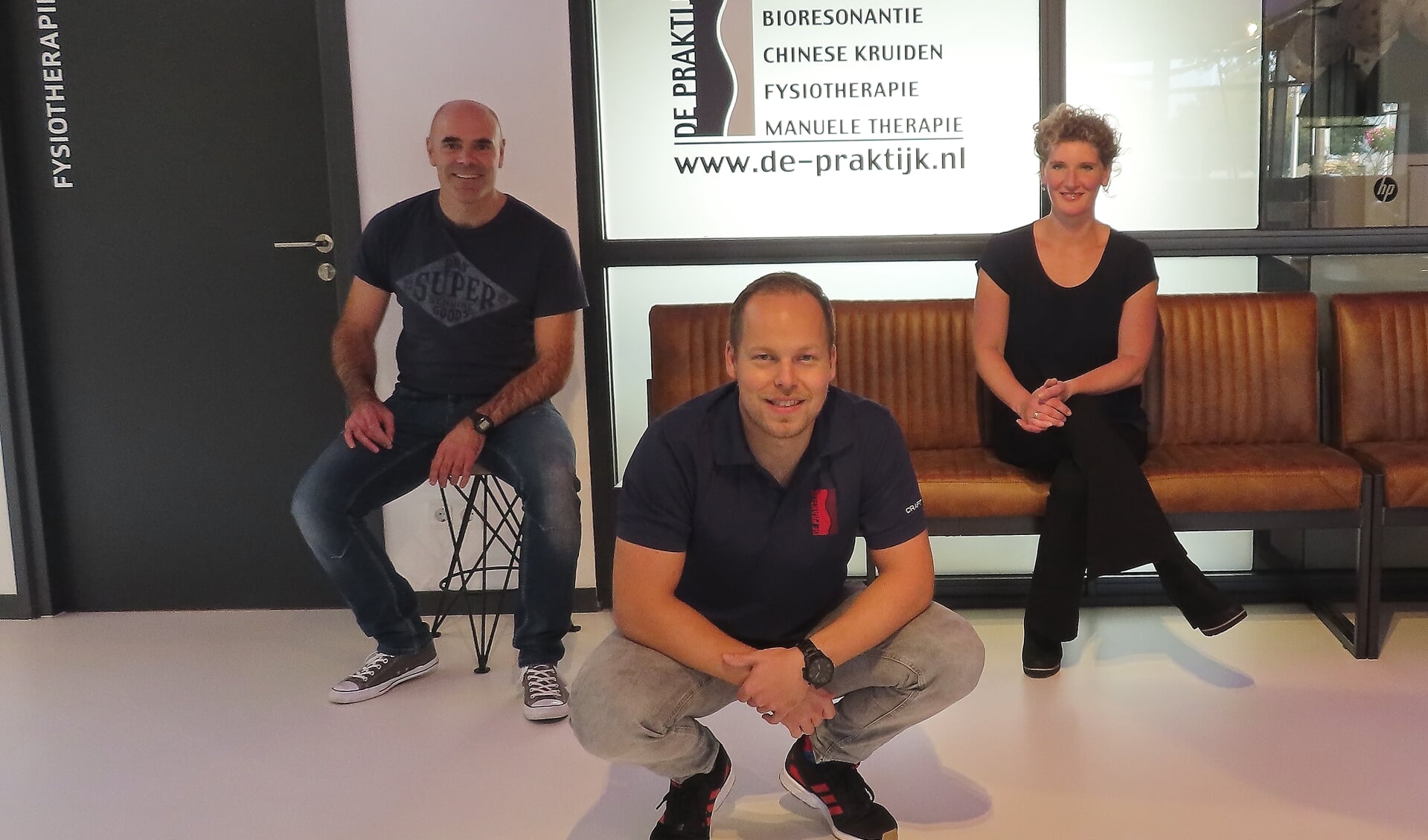 Therapeuten Wilco den Hollander, Matthijs Guijt en Christine Kraus gaan met veel enthousiasme aan de slag in Voorhout. | Foto: pr.