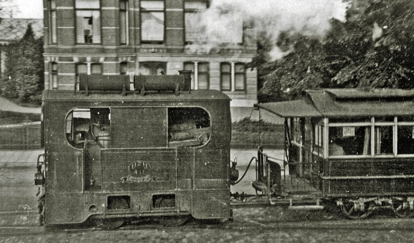 SOS op Zoom en laat stoomtijdperk achter zich. (foto Huize Vredesteyn met stoomtram, ca 1932).