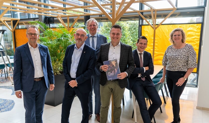 <p>Het voltallige college presenteerde vorige week de begroting voor volgend jaar. | Foto: Marc Wonnink</p>