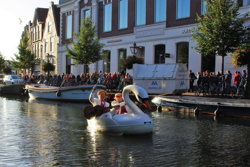 <p>"Het was heerlijk om samen met Ingeborg rond te fietsen over het water en zo 3 oktober te beleven. Dit gaan we vaker doen met deze muzikale waterfiets die ik kortgeleden helemaal opgeknapt heb!” | </p>