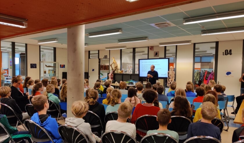 <p>Op het Teylingen College Leeuwenhorst werd ook dit jaar weer de Wetenschapsdag gehouden.</p>
