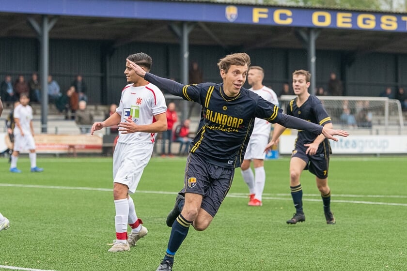<p>Joey Driessen scoort, één minuut na zijn wissel, de 2-1. | Foto Paul Lichtenbeld</p>