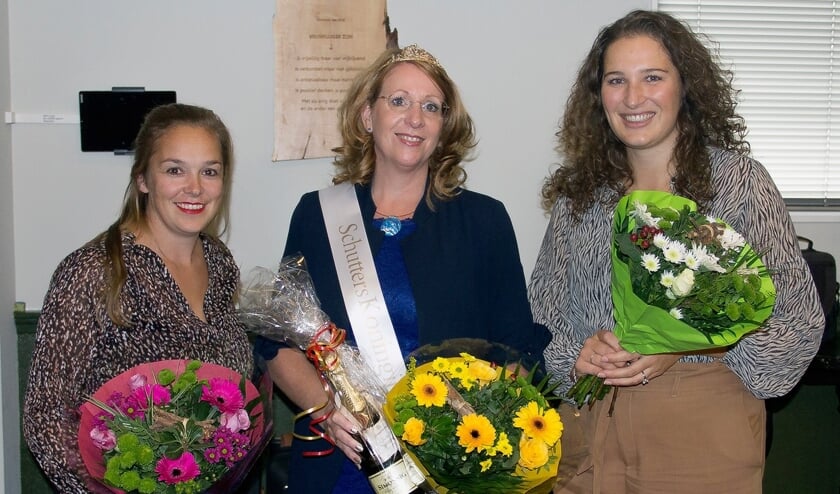 <p class="fotobijschrift" pstyle="fotobijschrift">Annemarie Piters, Schutterskoningin Carla Breuer en Sanne Ammerlaan. | Foto: pr./ Emiel van der Hoeven</p>