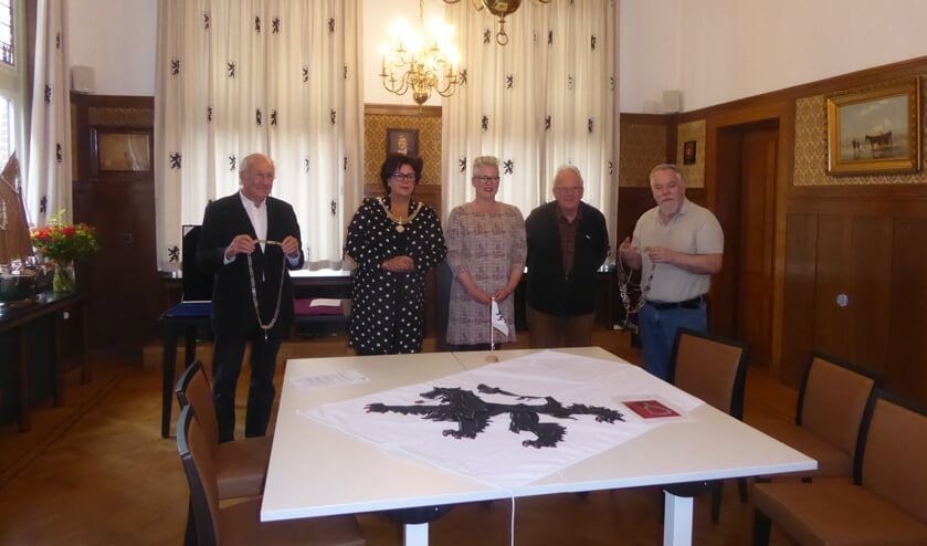 De drie ambtsketens van Noordwijk en Noordwijkerhout liggen in bruikleen in de musea. | Foto: Ina Verblaauw