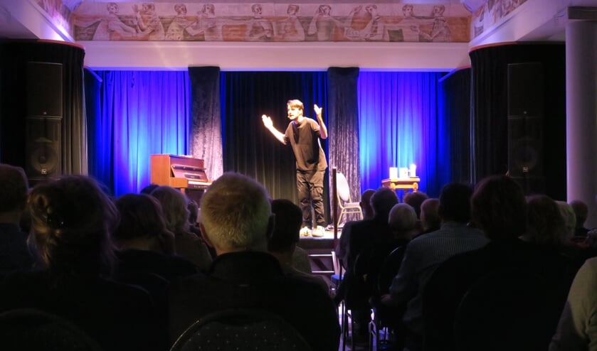 <p>Eindelijk weer een volle zaal bij de Kulturele Raad.</p>