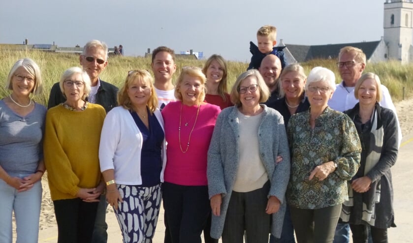 <p>Een gezellige familiereünie, 4 generaties bij elkaar. Annelies van Iterson helemaal links op de foto. </p>