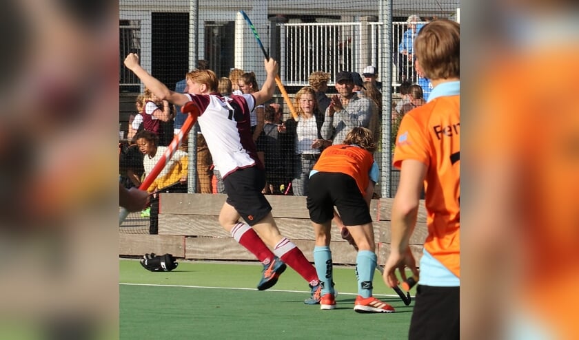 <p>Frans Laarhoven maakt een goal. | Foto Ed Patijn</p>