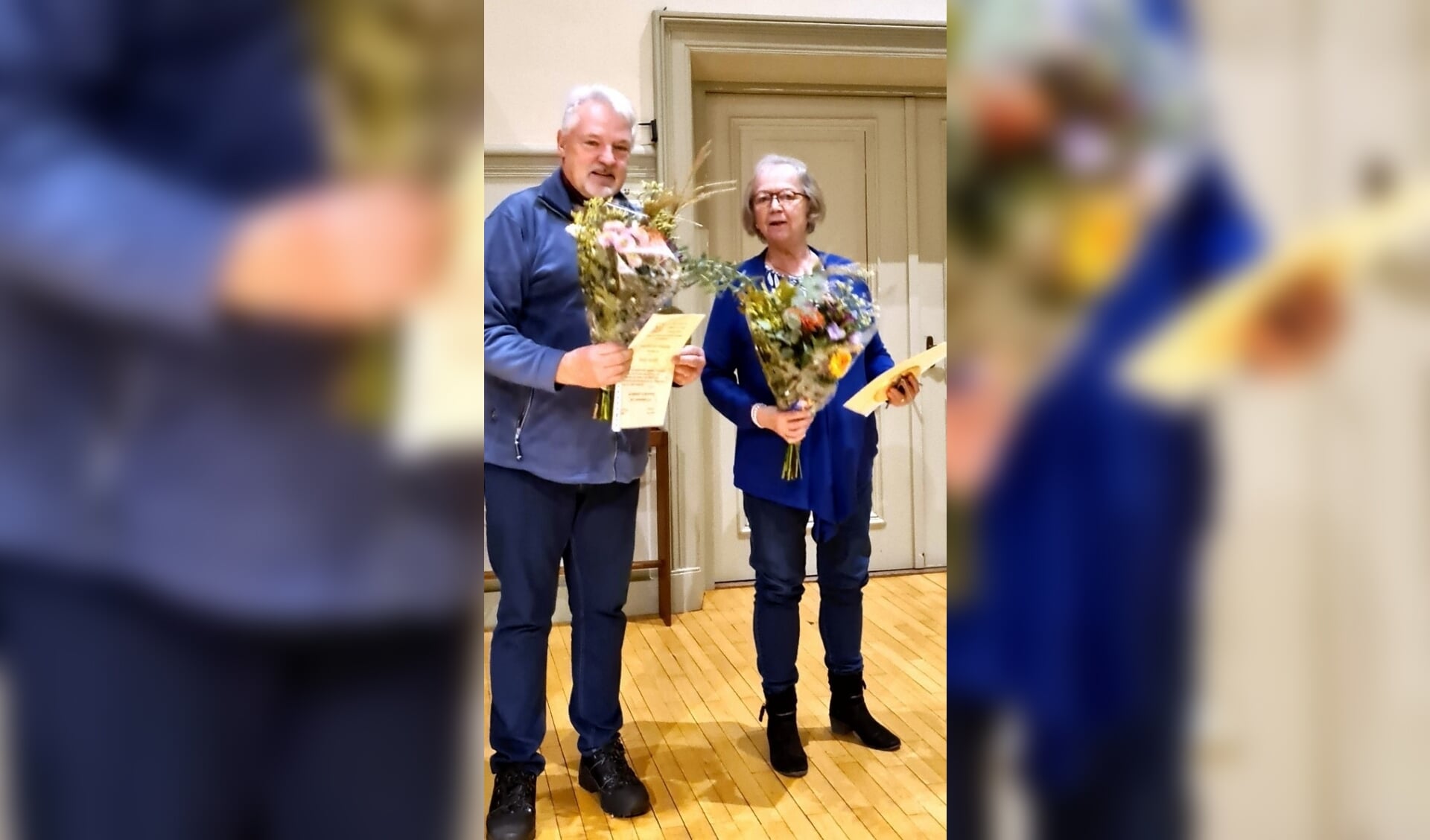 Ceets van Grieken – van der Meij en Hans Roest hebben de erepenning van Warmelda gekregen bij hun afscheid. 