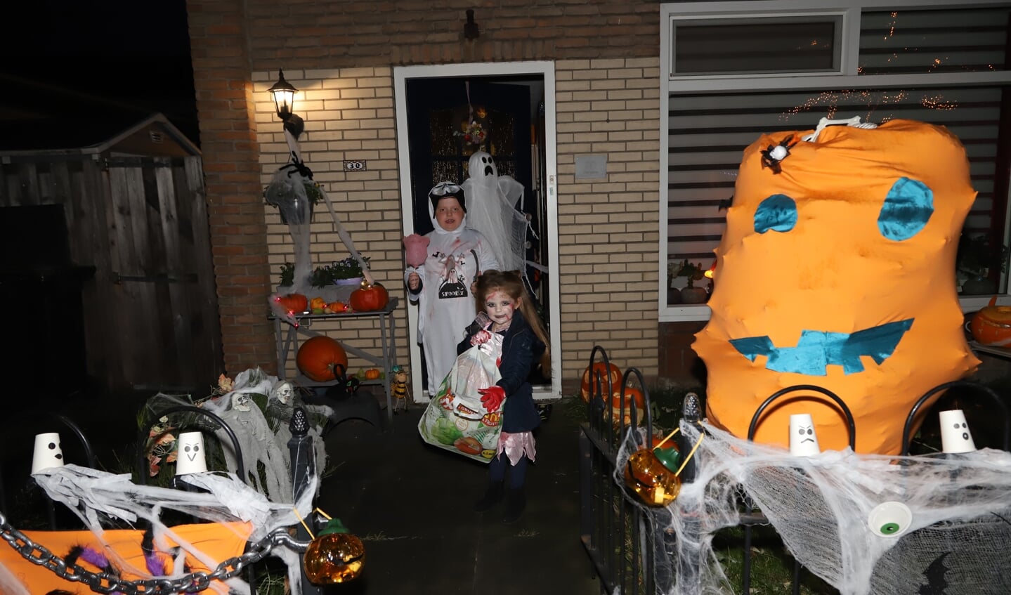 Vrijdagavond werd er al Halloween gevierd in de Leiderdorpse Oranjewijk. 