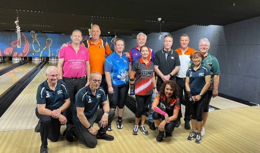 <p>De trotse bowlers vertrekken 15 november naar Dubai. | Foto: pr</p>