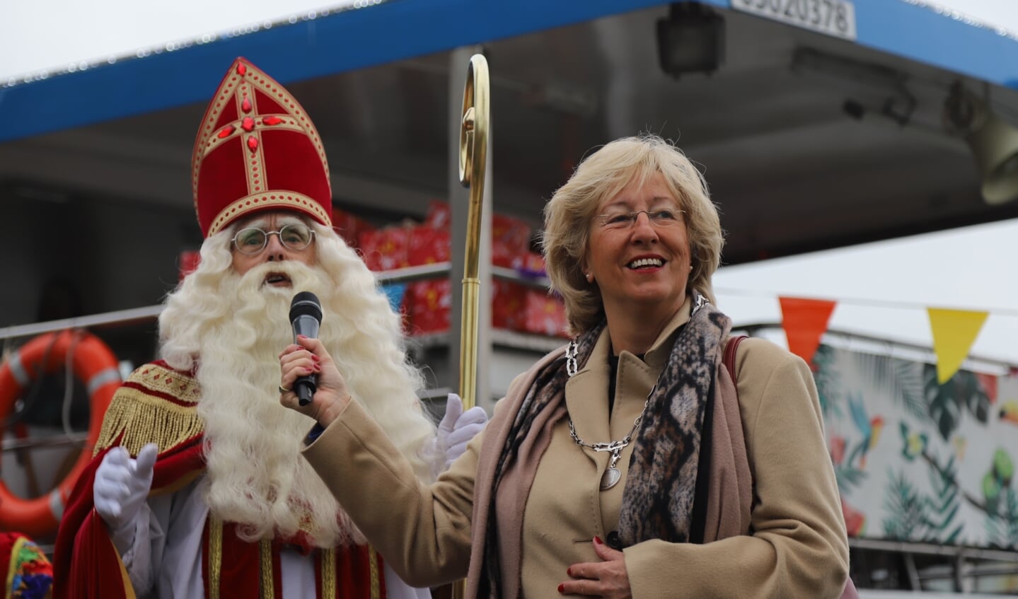 Burgemeester Driessen verwelkomde Sinterklaas.  