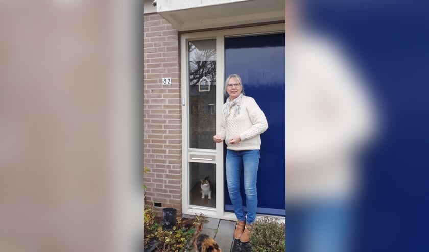 Ingrid Altorf wil het heldere glas naast haar voordeur behouden. | Foto: Jessica Langenhoff