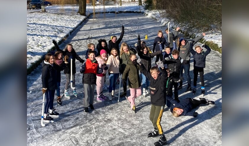 <p>Groep 8a van De Leeuwerik op het ijs.</p>