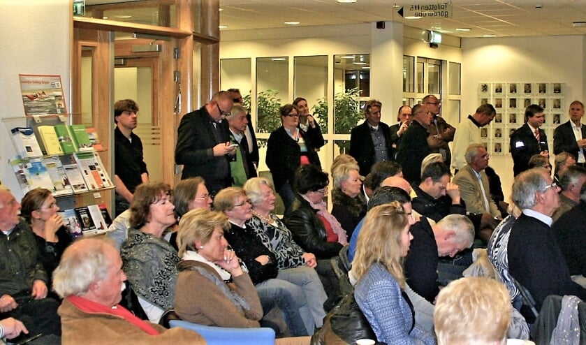 <p>Belanghebbenden kunnen in deze tijd niet zoals vroeger aanwezig zijn bij belangrijke politieke onderwerpen.</p>