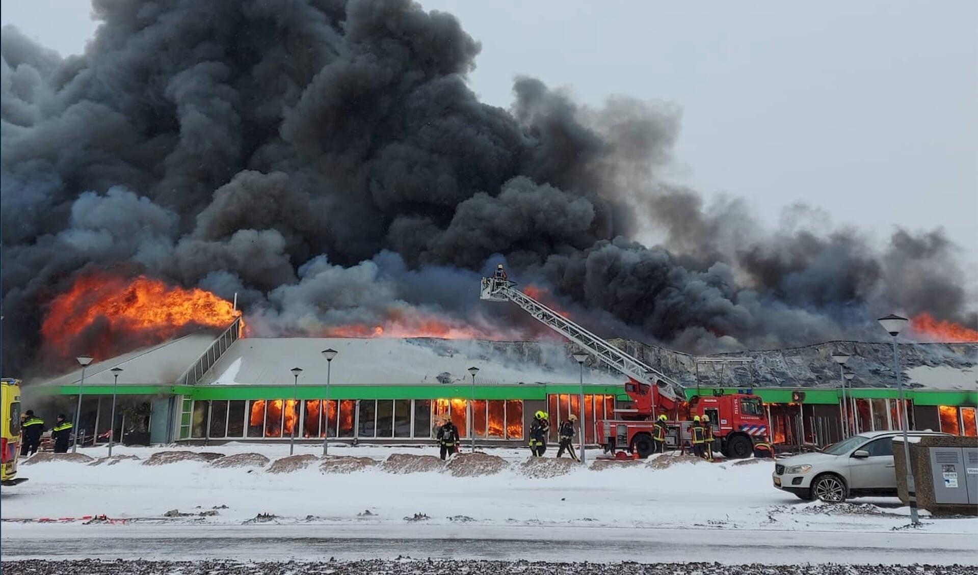 De brand was zo groot dat het pand als verloren moet worden beschouwd. | Foto: Sandra Roest