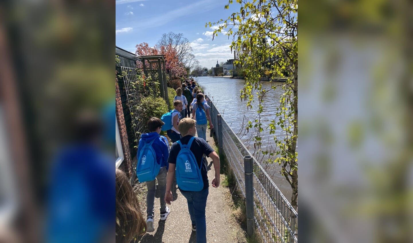 Zes kilometer lopen met een rugzak van 6 kilo is best pittig. | Foto: PR  