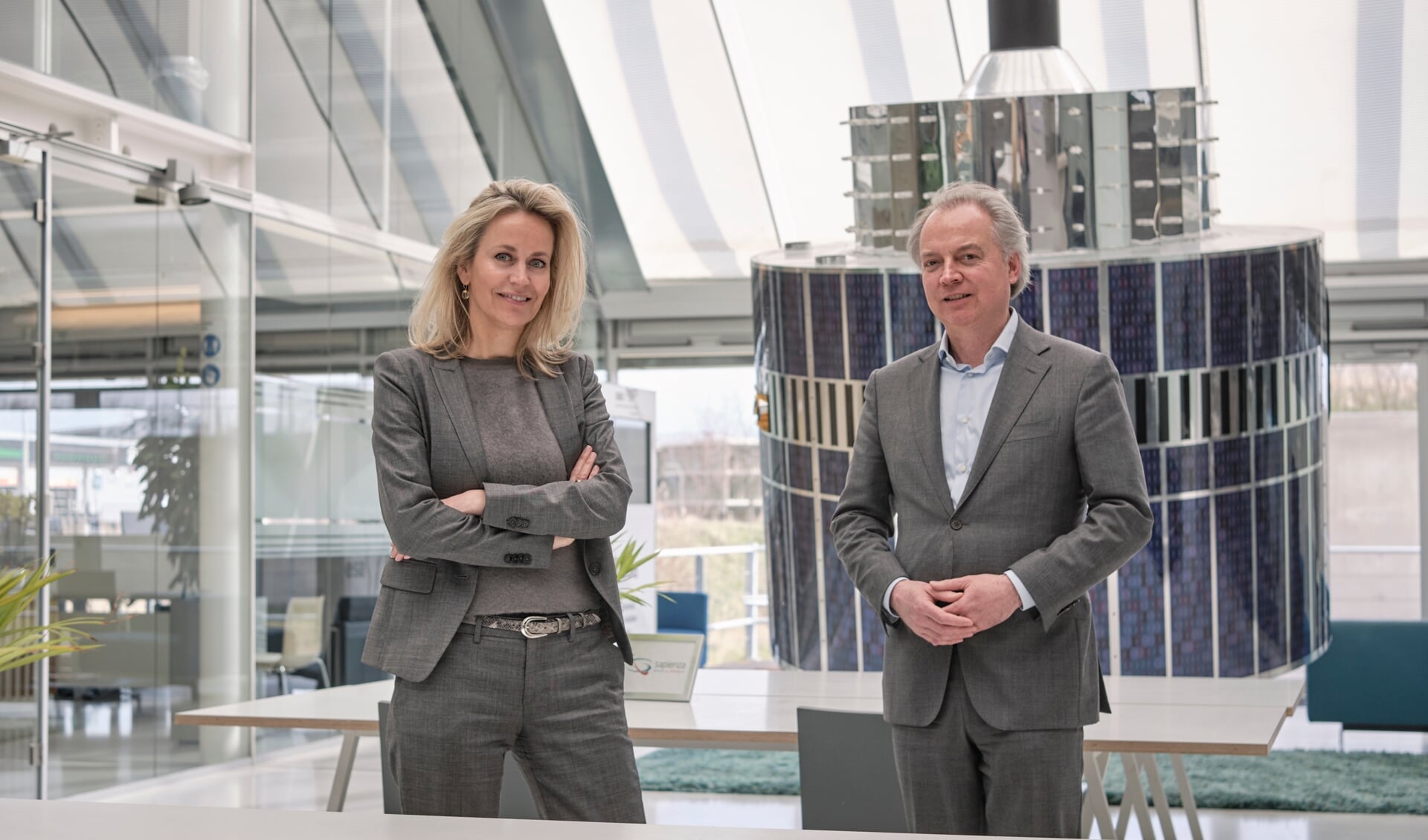 Esther Peters en Lars Flinkerbusch tekenden de overeenkomst voor de Space Campus.