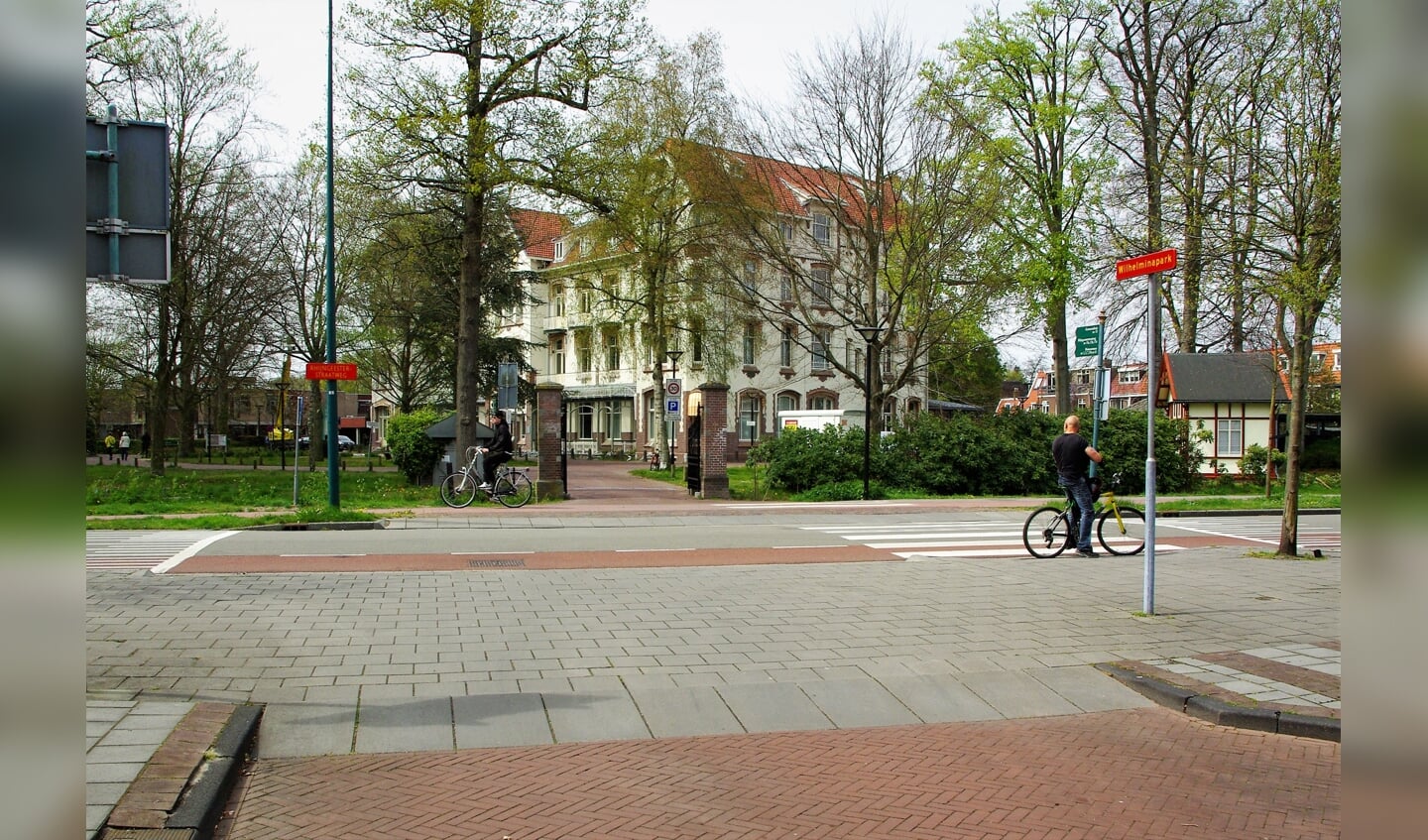 De uitgang van 'Overgeest', die uitkomt bij het Wilhelminapark.