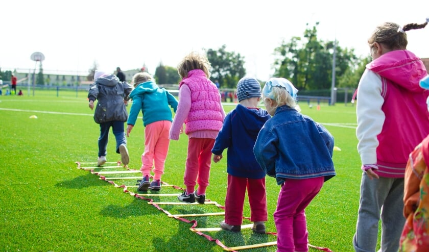 Kinderen kunnen op een laagdrempelige manier kennis maken met sport en cultuur via Sjors Sportief en Sjors Creatief.
