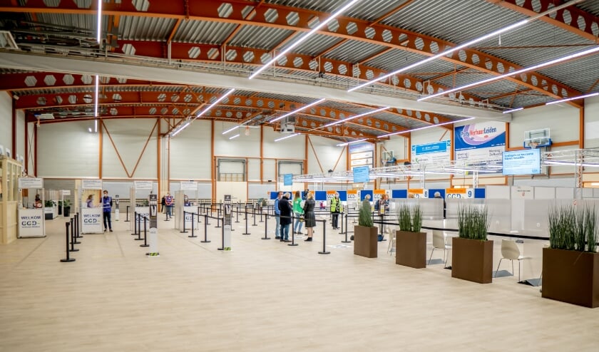 De Bloemerd heeft een totale metamorfose ondergaan, van sporthal naar vaccinatielocatie.