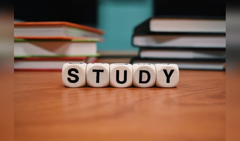 Eindexamenkandidaten hebben al stress genoeg. Dan is het goed om te weten dat je bij coronaklachten een sneltest bij de GGD kunt doen zodat je met een negatieve uitslag gewoon je examen kunt maken.