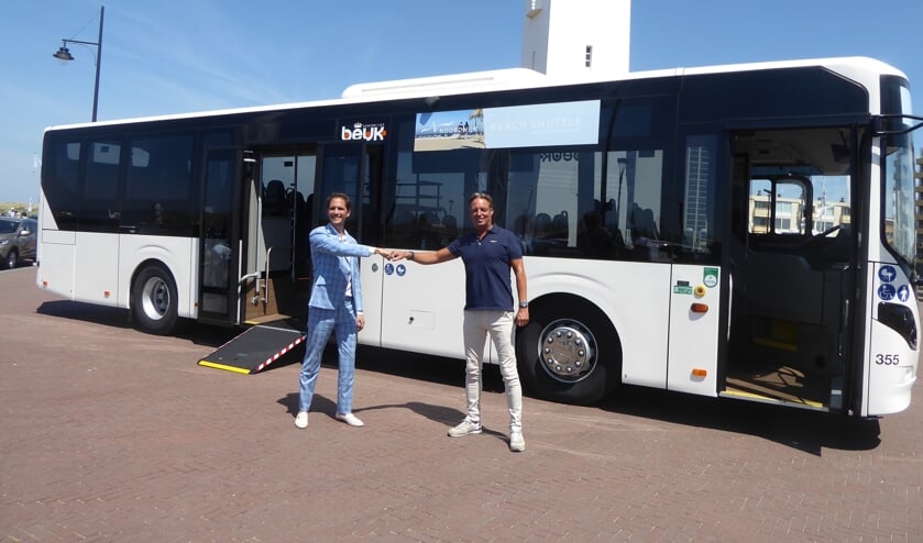 <p>Eric Beuk presenteerde vorige week maandag de Beach Shuttle. | Foto: Ina Verblaauw</p>
