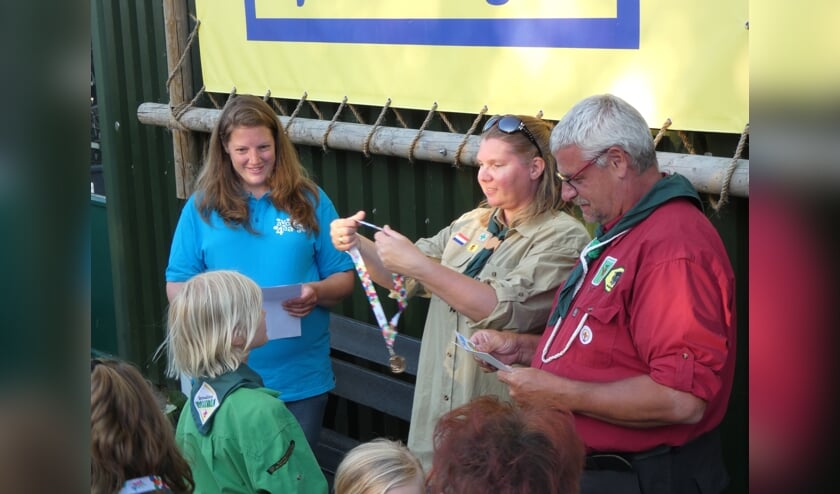 <p>De 100e medaille werd uitgereikt aan een scoutinglid van Hyllekem.</p>