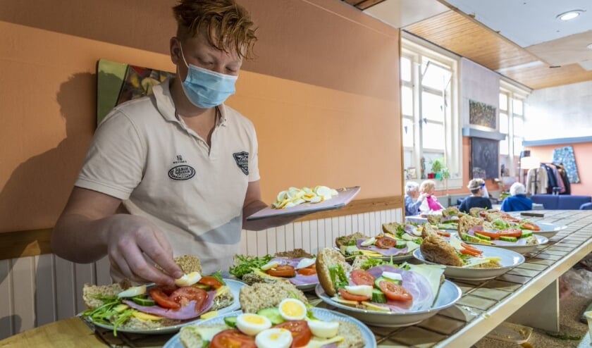 Cas zette zijn talent in de keuken in.