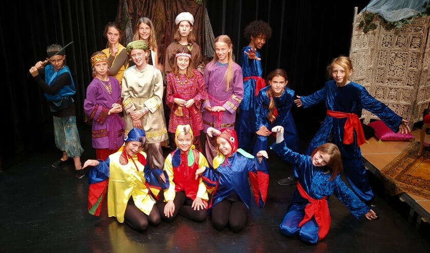 De cast van De Toverlamp. | Foto: Johan Mol
