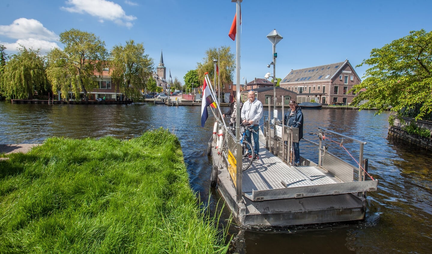 Het pontje tussen Valkenburg en Rijnsburg. | 