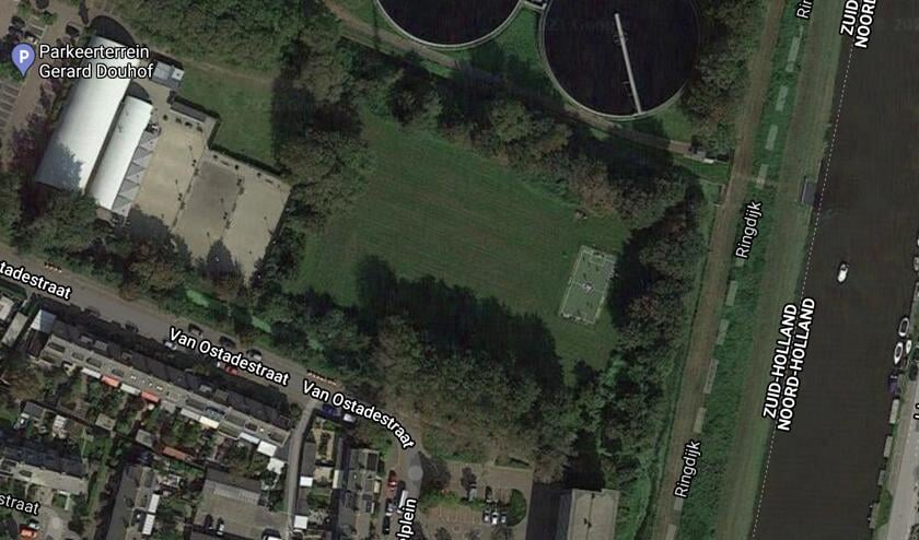 Het gebied van de Ringdijk met het voetbalveldje bij de Van Ostadestraat duidelijk zichtbaar.  