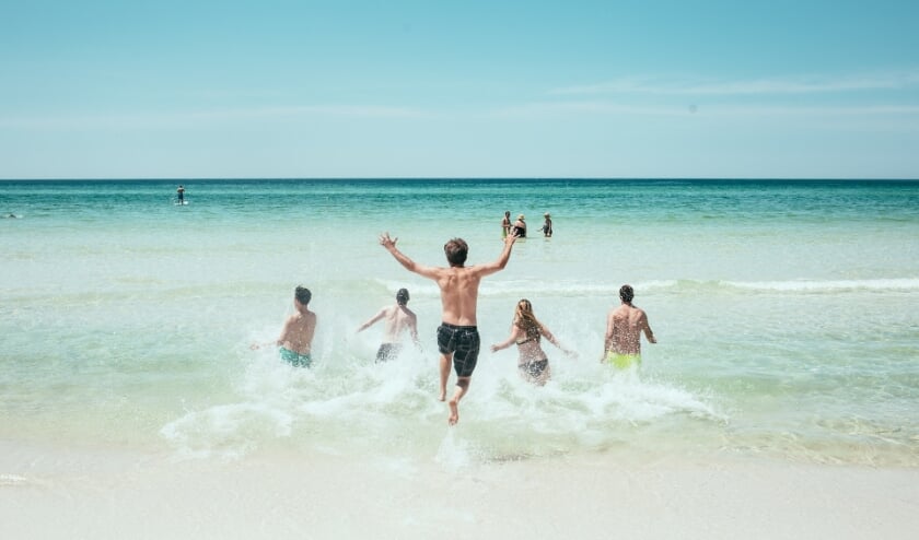 <p>Een strandvakantie zal voor veel Nederlanders 'gewoon' in Nederland worden gehouden in plaats van in het buitenland.</p>