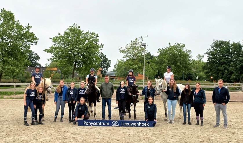 <p>Edwin Hoogenraat was te gast bij Ponycentrum Leeuwenhoek. Hij is bondscoach van de Nederlandse springruiters in de categorie Children en won met zijn team goud op het EK 2019.</p>