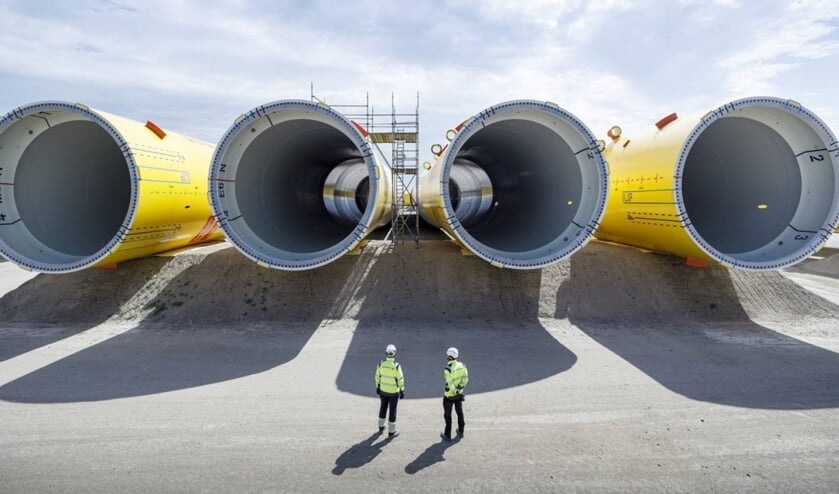 <p>Onderdelen van de nieuwe windmolens voor het nieuwe windpark. </p>