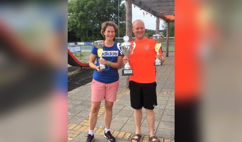 De winnaars van het schutterstoernooi: Domenique Roest en Fenno van de Berg.