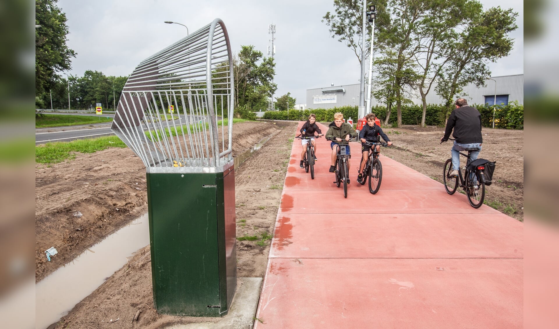Het nieuwe fietspad vanaf de Ambachtsweg langs de provinciale weg N206. | Foto: Adrie van Duijvenvoorde