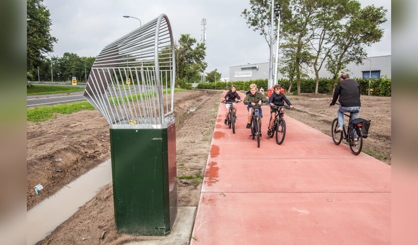 Het nieuwe fietspad vanaf de Ambachtsweg langs de provinciale weg N206. | Foto: Adrie van Duijvenvoorde