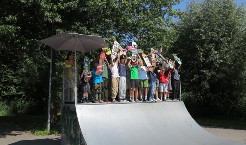 <p>De deelnemers aan de skatecontest zijn er klaar voor. </p>