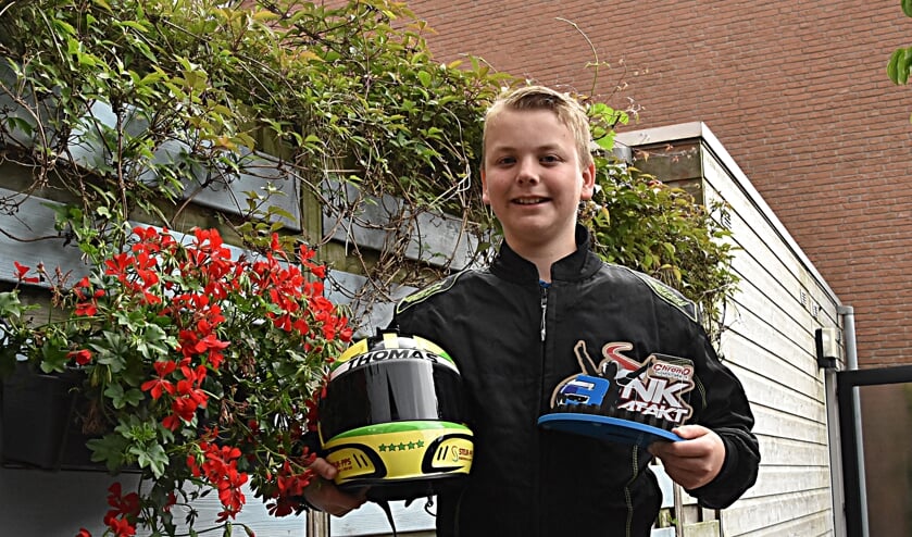 <p>Thomas Aanhaanen met zijn eerste trofee. | Foto: Piet van Kampen</p>
