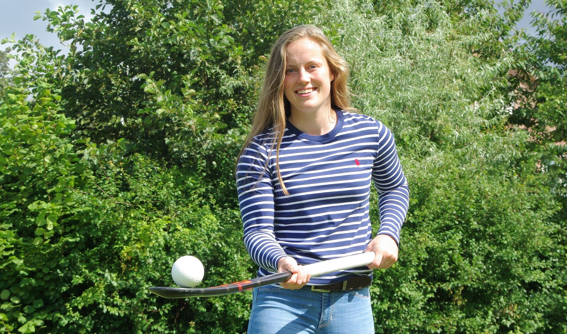 Naast haar studie geneeskunde gaat Belén op het hoogste niveau bij HDM hockeyen. | 
